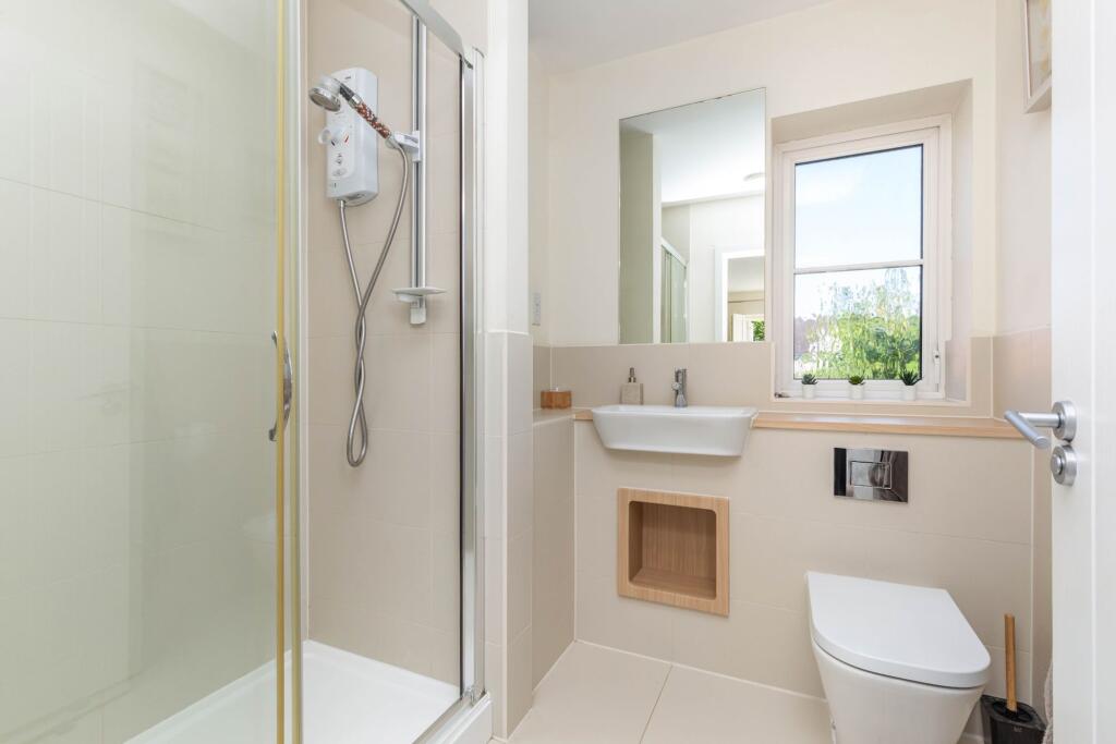 Churchill Way, Broadbridge Heath, RH12 - More