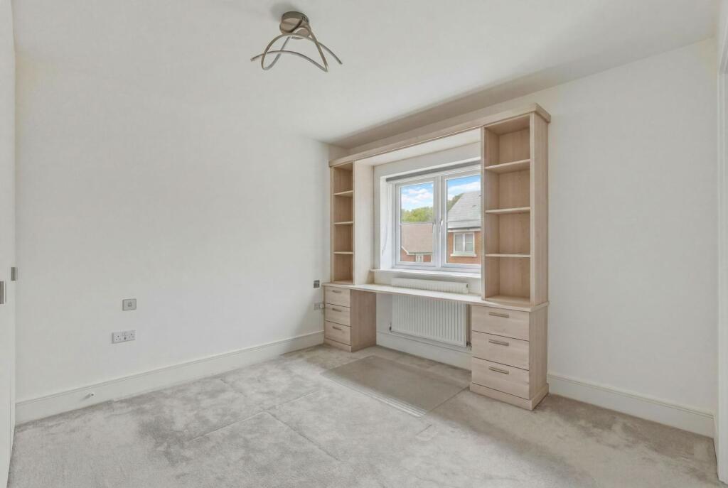 House in Tunbridge Wells, Hawkenbury - More