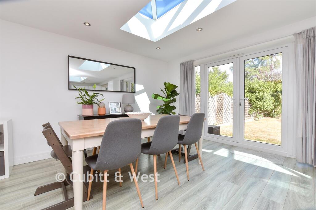 House in Mole Valley, Fetcham - View 4