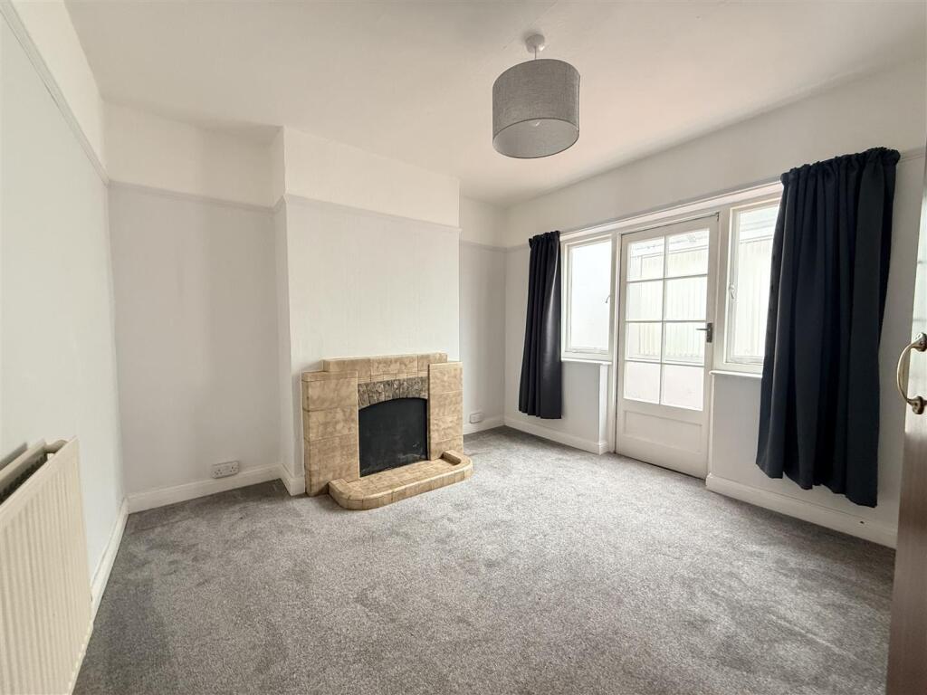 Barrs Road, Cradley Heath photo 5
