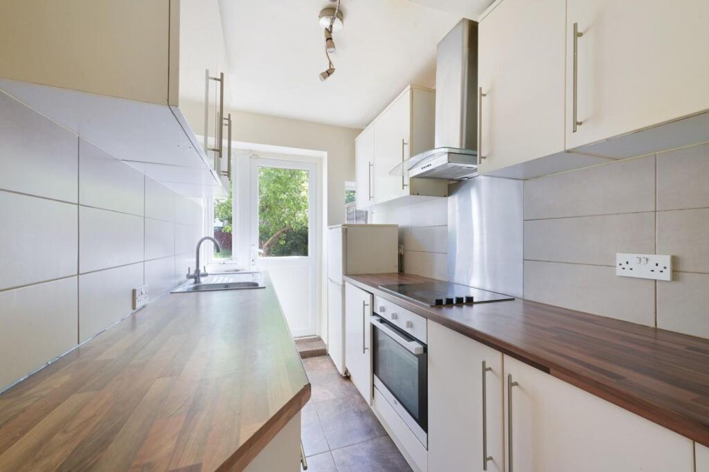 House in Worcester Park, The Hamptons - View 4