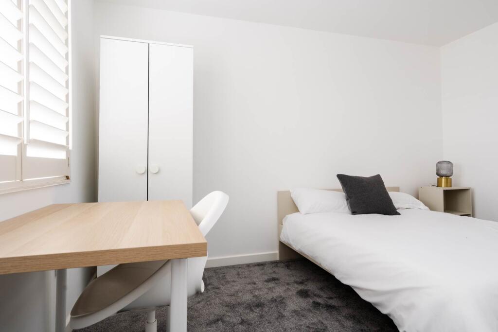 House in Tameside, Greater Manchester - View 2