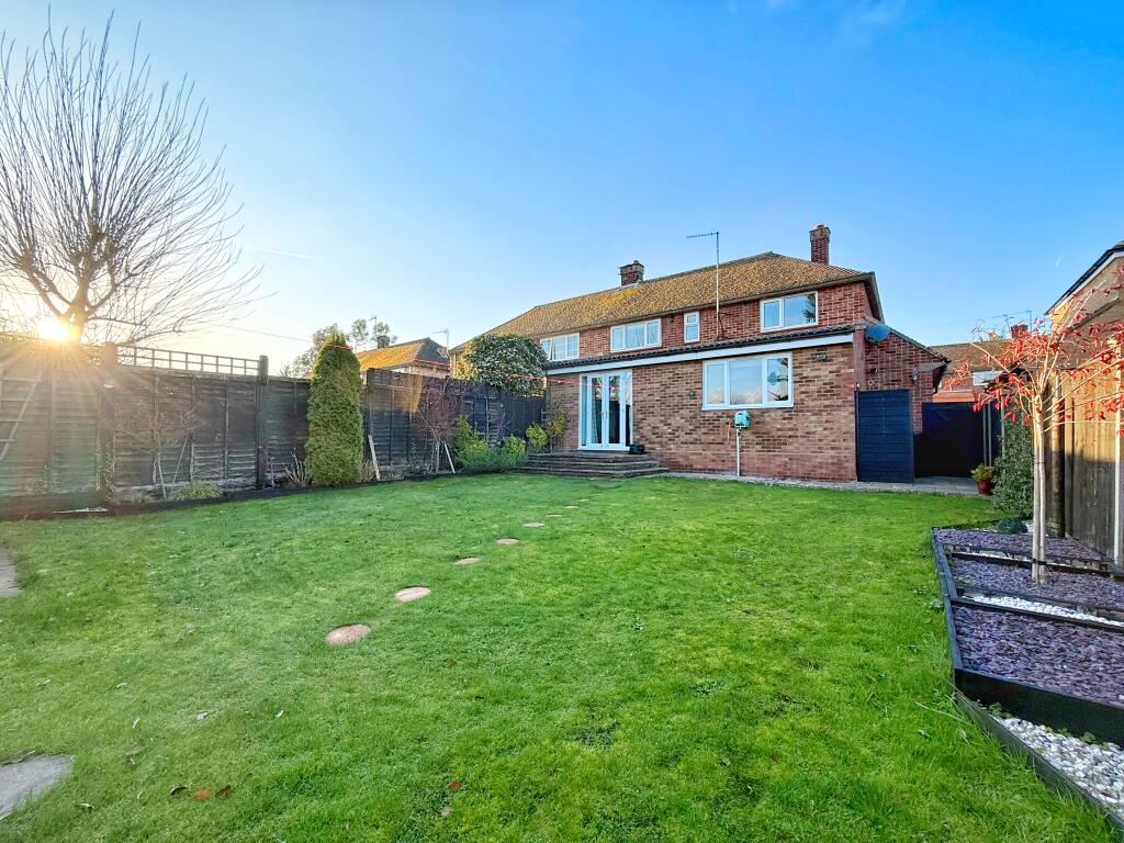 3-bed semi-detached on High Leys, St. Ives, PE27, £450,000