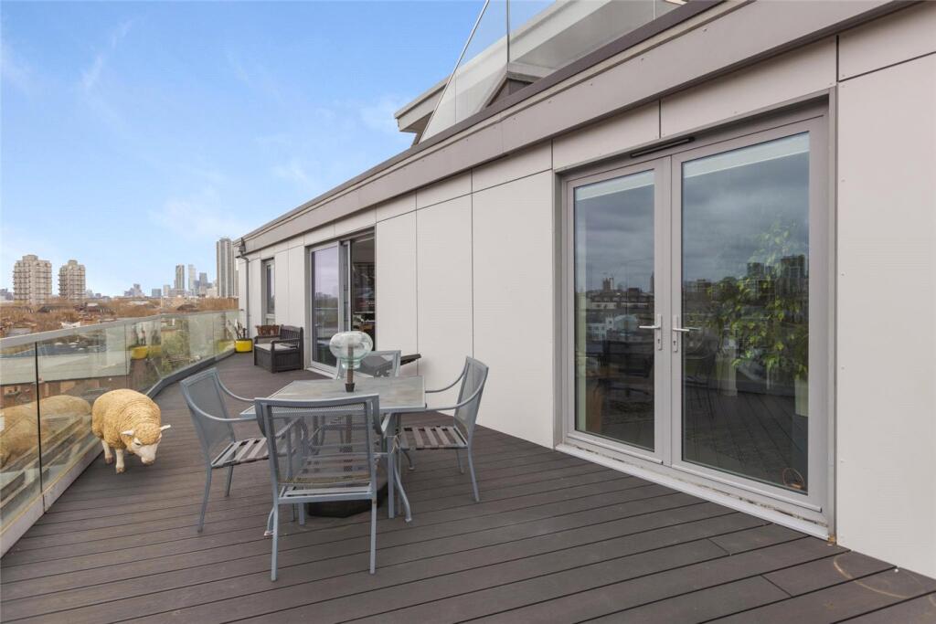 Apartment in London - More