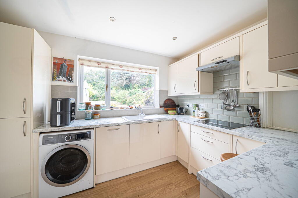 House in Basingstoke and Deane, Oakley - View 2