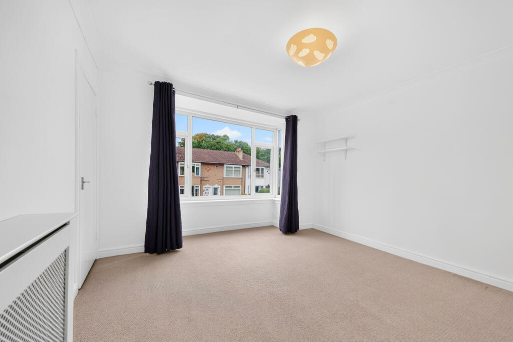House in Glasgow, Alyth, Stamperland - More