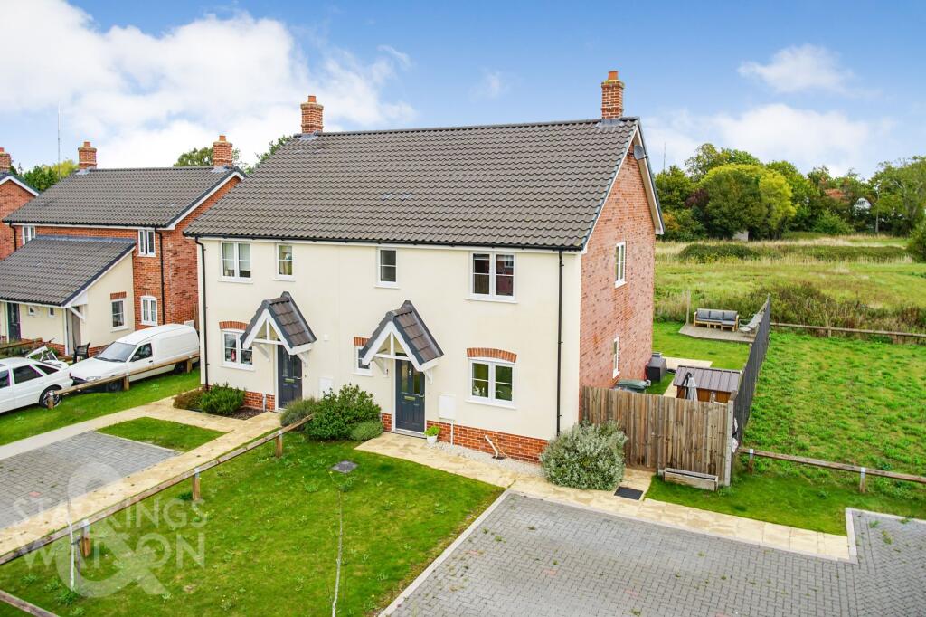 3-bed semi-detached on Smockmill Close, Bunwell, Norwich, £162,500