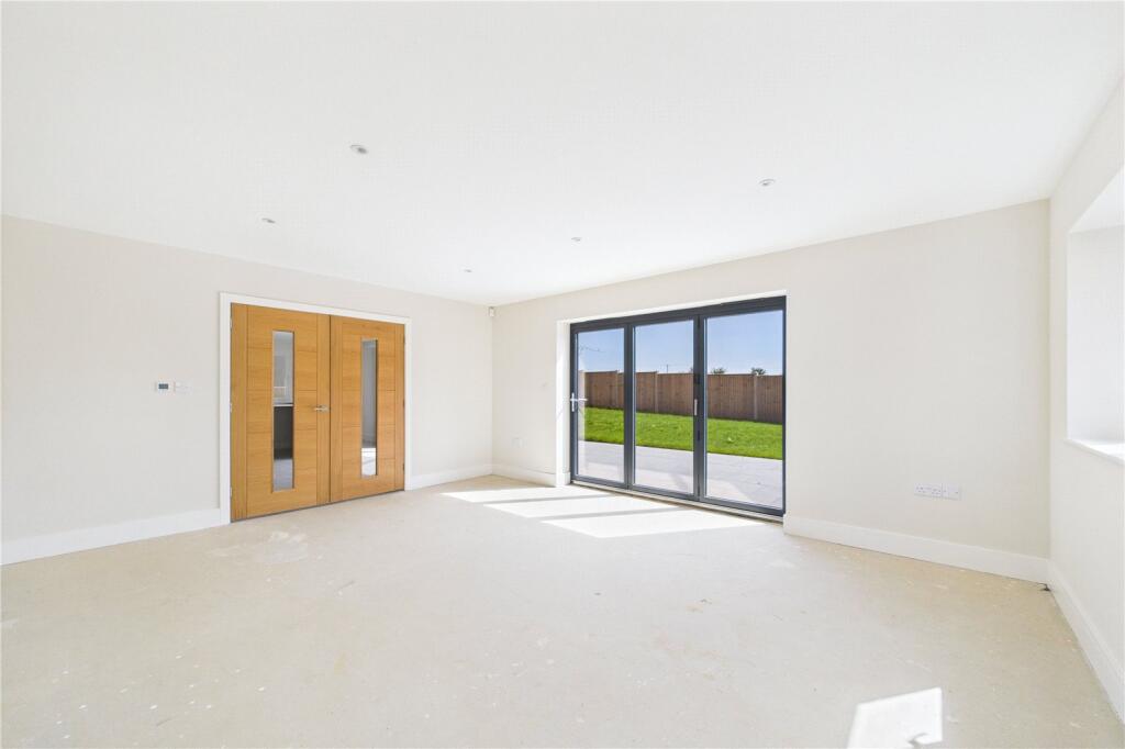 Yarmouth Road, Ormesby, Great Yarmouth, Norfolk, NR29 photo 2