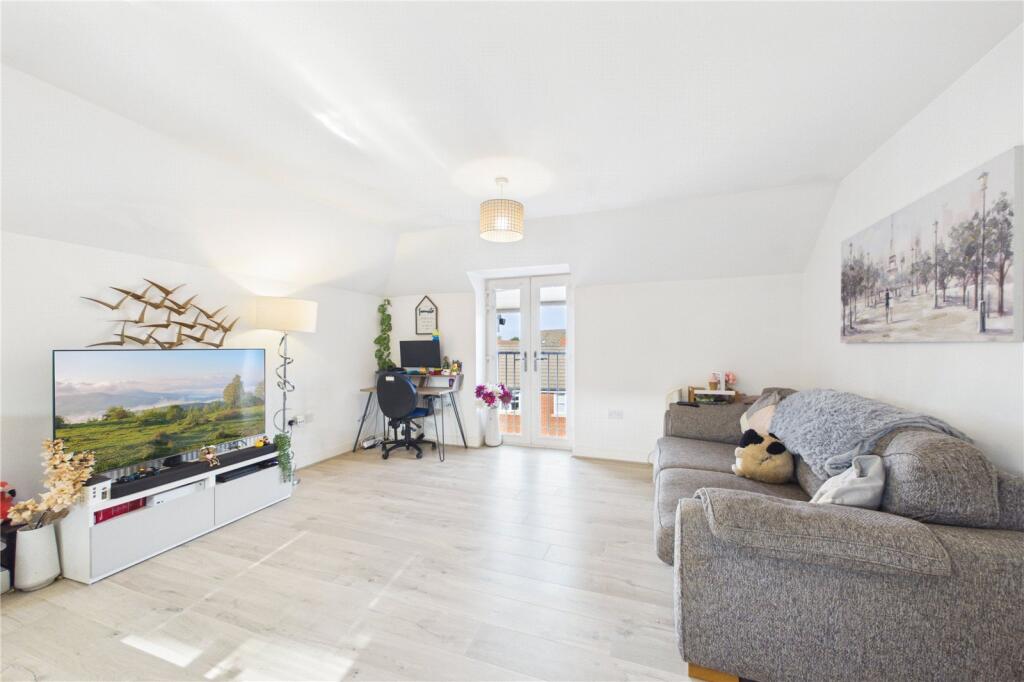 Apartment in Three Mile Cross, Mereoak Park, Shinfield - View 2