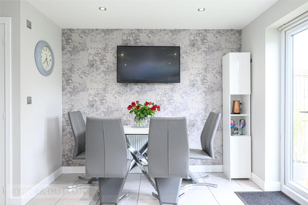 House in Calderdale, Calder View, Norland Town - View 4