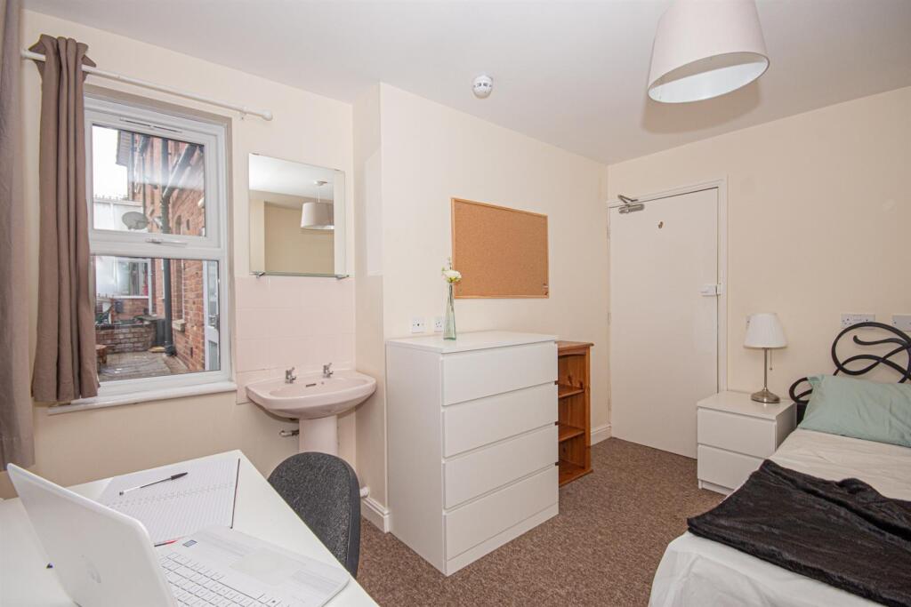 1 bedroom private hall for rent