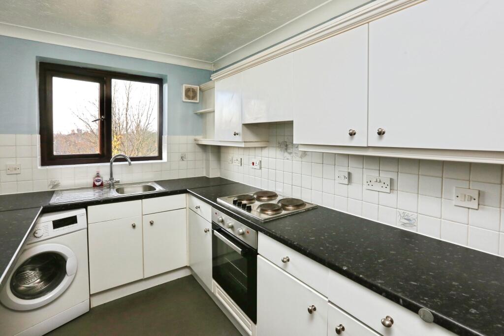 9 Whitworth Road, Southampton, SO18 photo 4