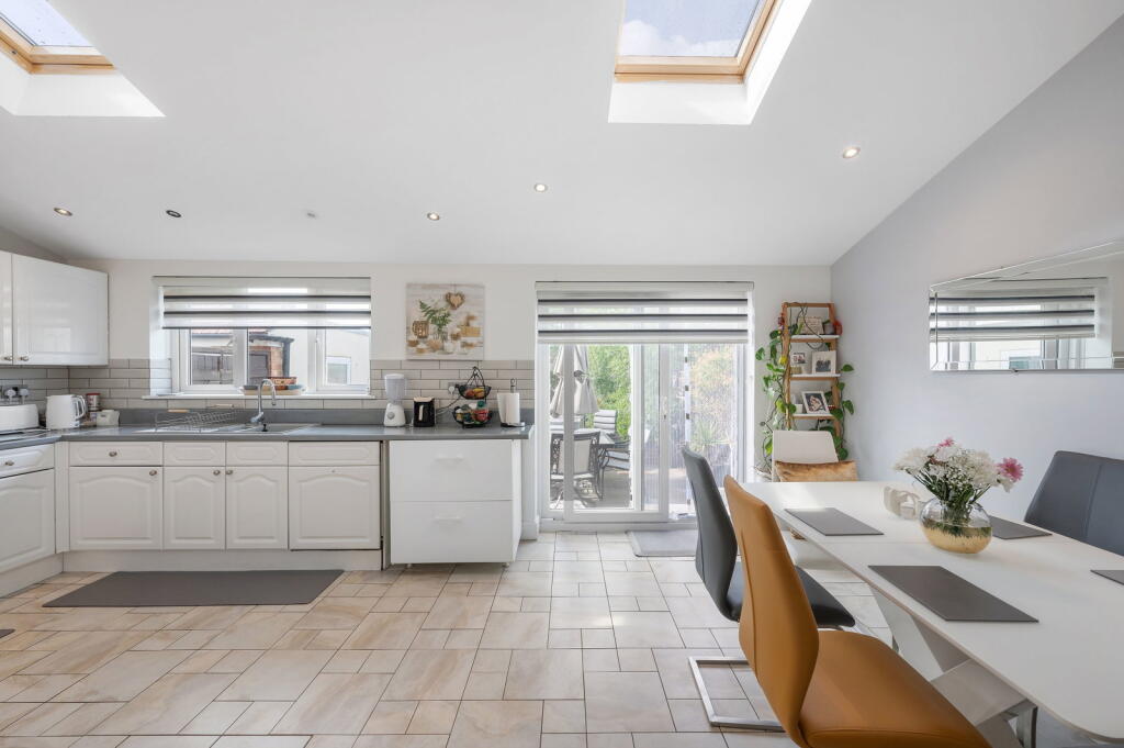 House in Croydon - More