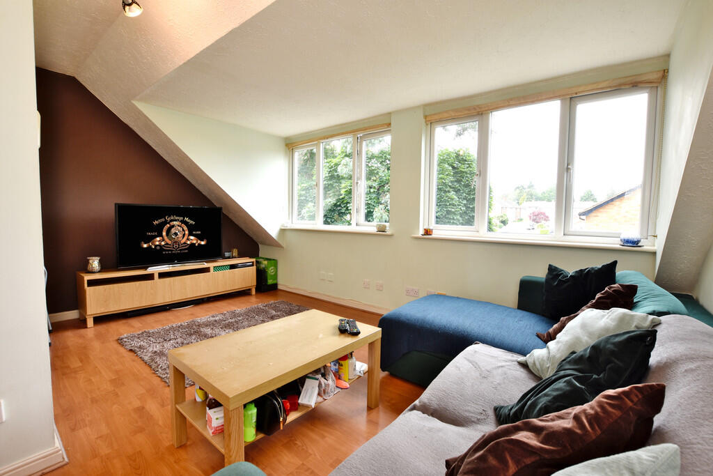 1 bedroom flat for sale in Rochester Drive, Watford, WD25