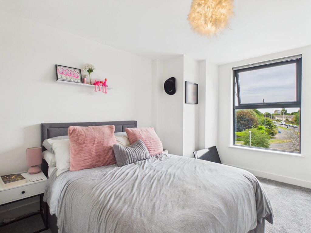 Apartment in Worthing, West Sussex - More