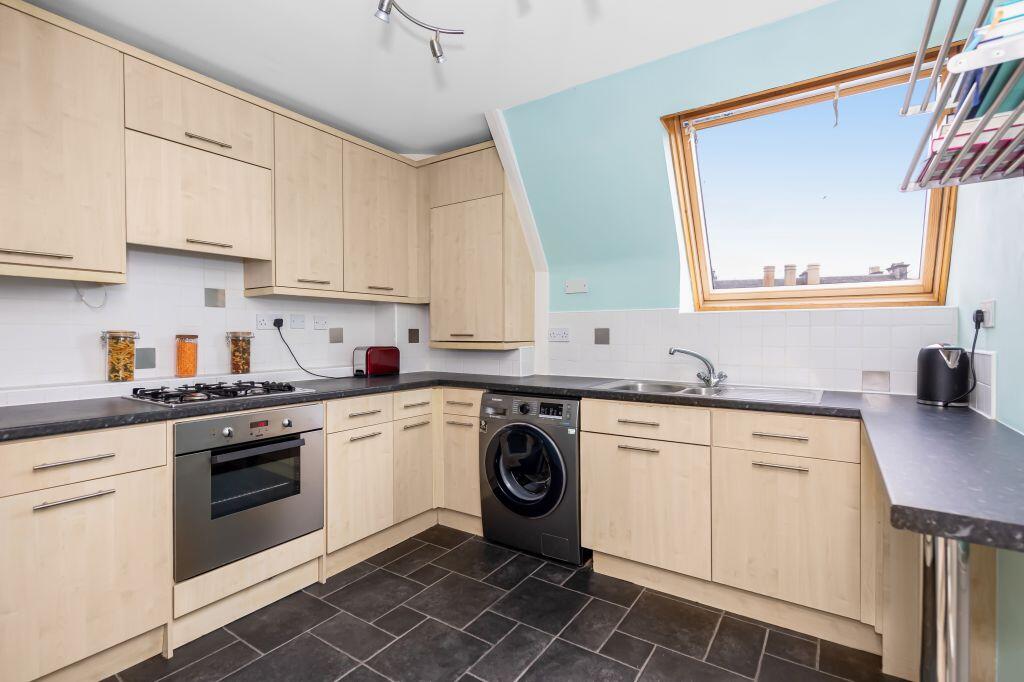 Apartment in Edinburgh, Newington - View 4