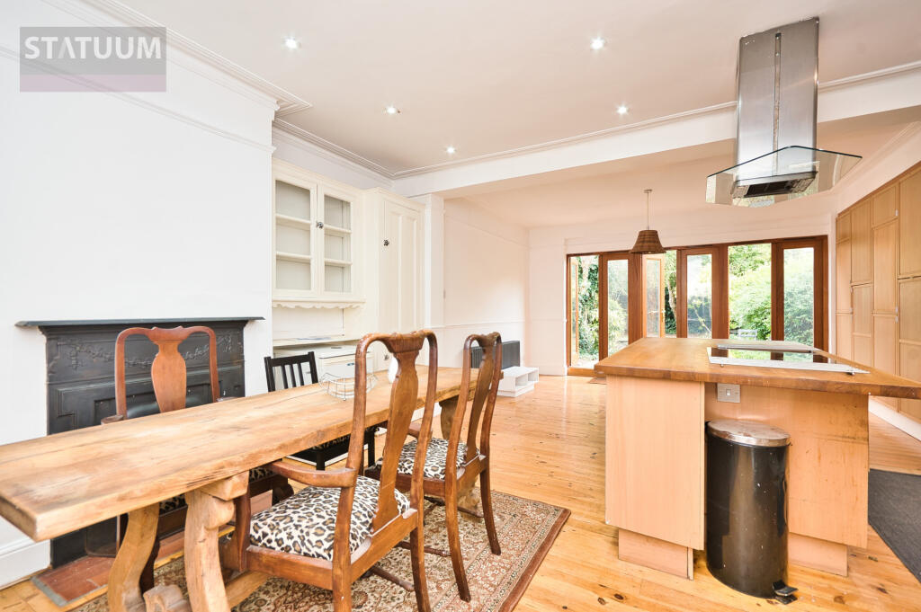 House in London - View 2