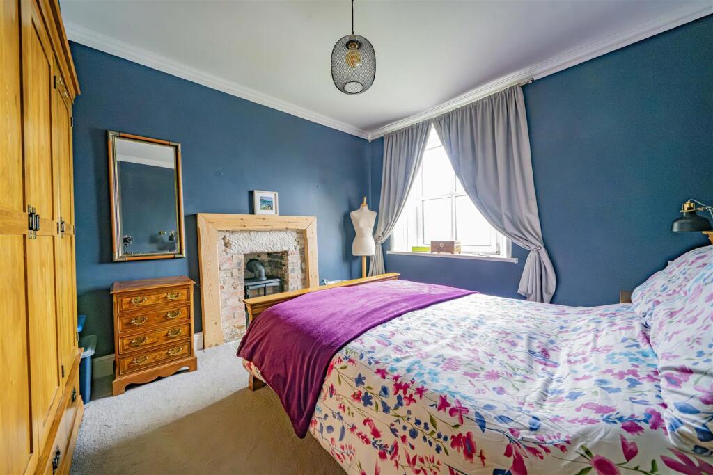 House in Easton, Wakeham, Portland - More