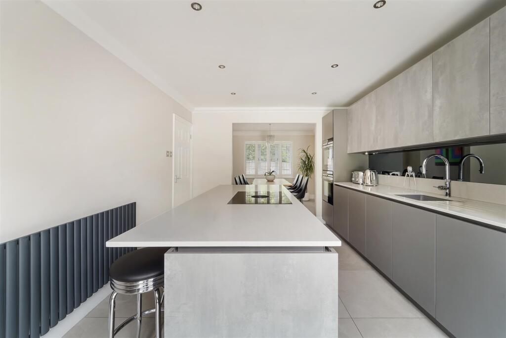 House in Reigate and Banstead, Nork - View 5