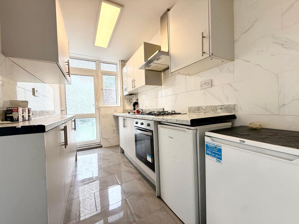 House in Luton - View 5