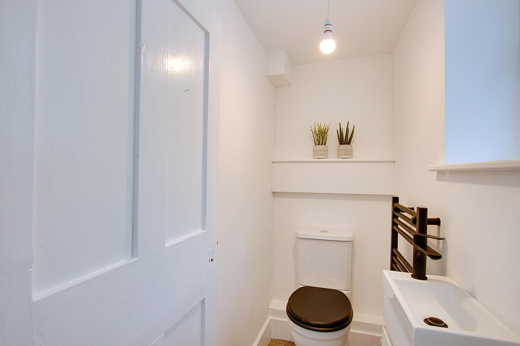 House in Lancaster, Borwick - More
