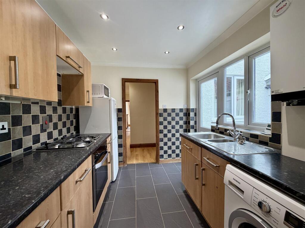 Brentwood Road, Romford - View 5