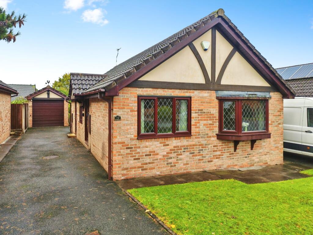 2-bed house on Fairview Avenue, Crewe, CW2, £250,000