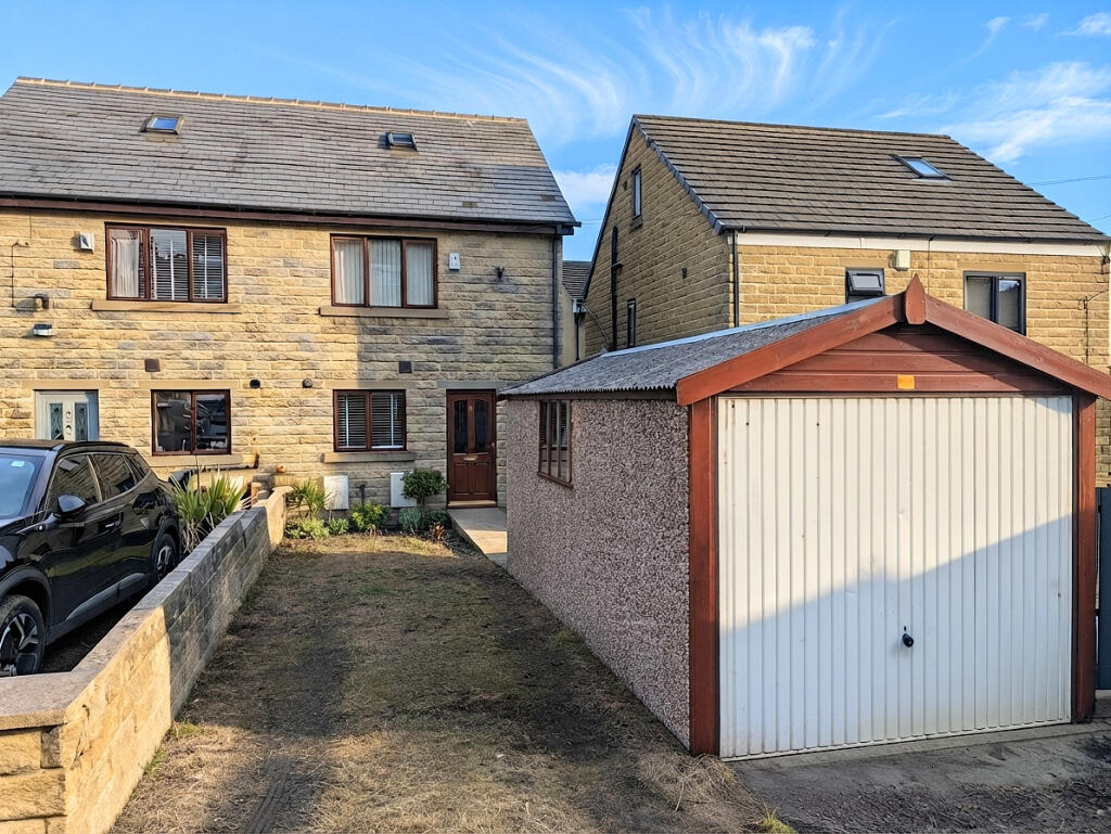 3-bed house on 3 Earl Terrace, Ovenden, Halifax, HX3 5PU, £160,000