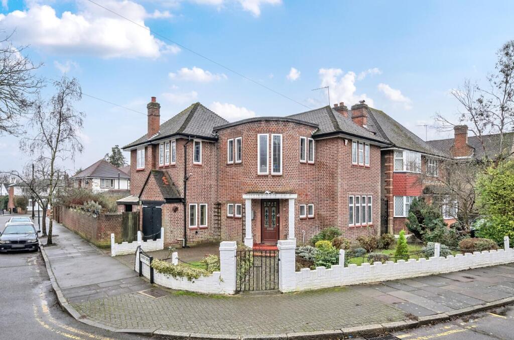 4-bed detached on Cavendish Drive, Edgware, HA8, £1,200,000
