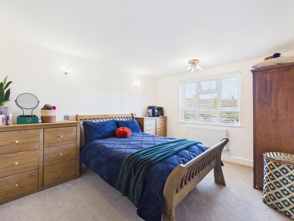 Apartment in Redhill - View 4