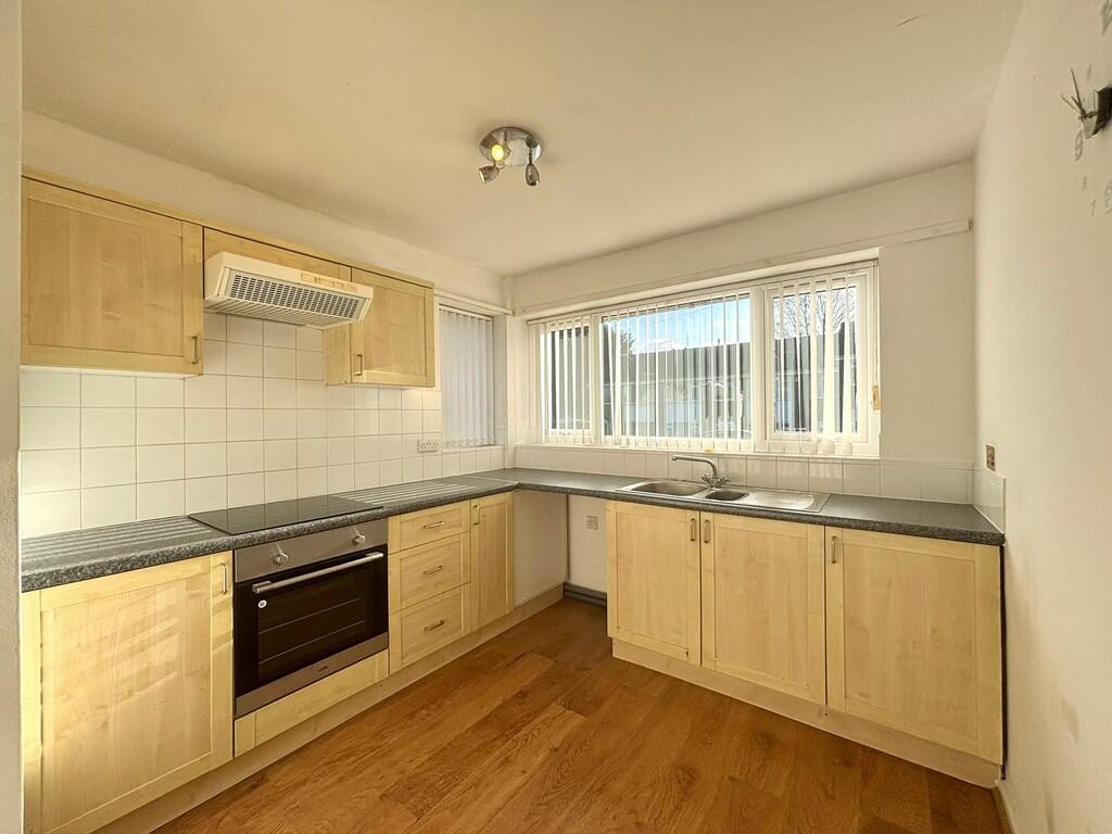 House in Bradford, Clayton - View 2