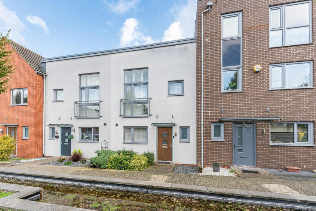 Main image of property: Shiers Avenue, Dartford, DA1 5FQ