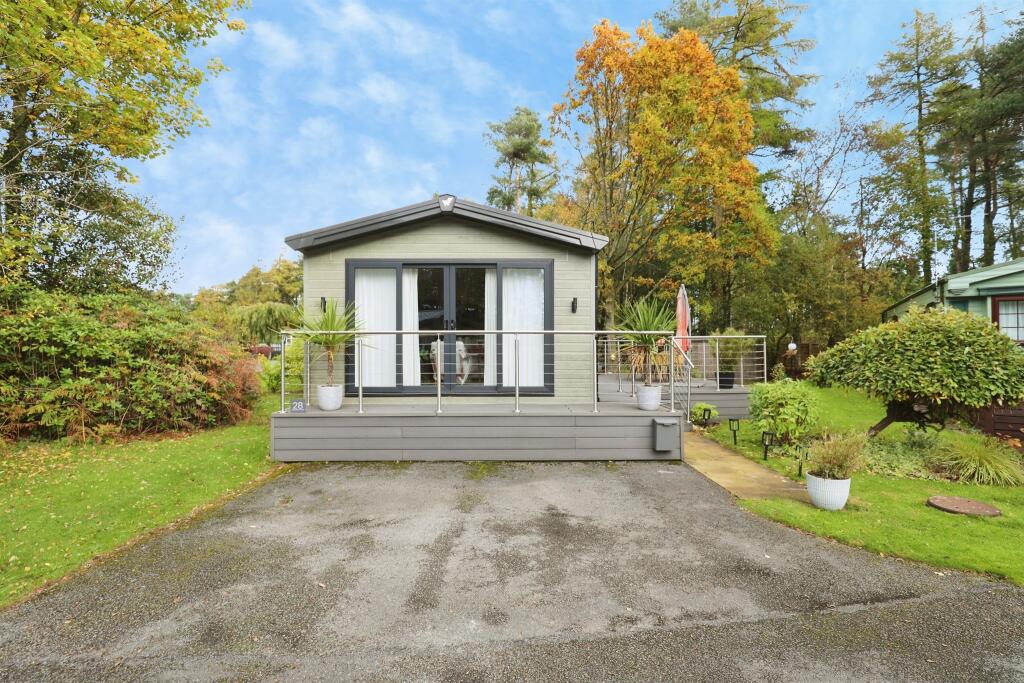 2-bed caravan on Otley Road, Beckwithshaw, Harrogate, £120,000