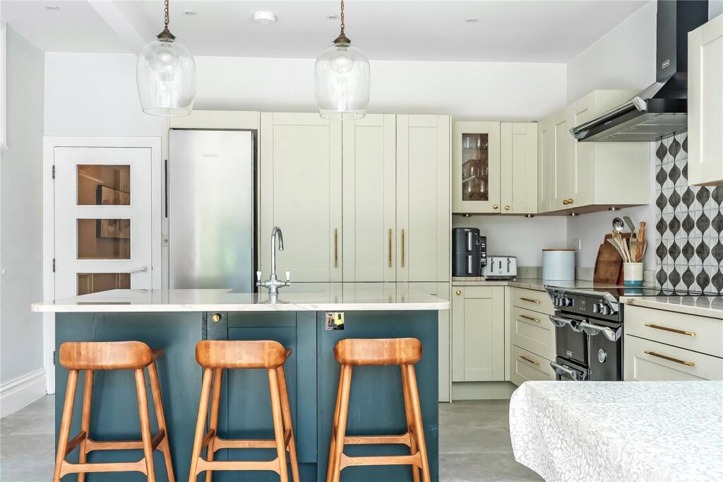 House in Reigate, Meadvale - More