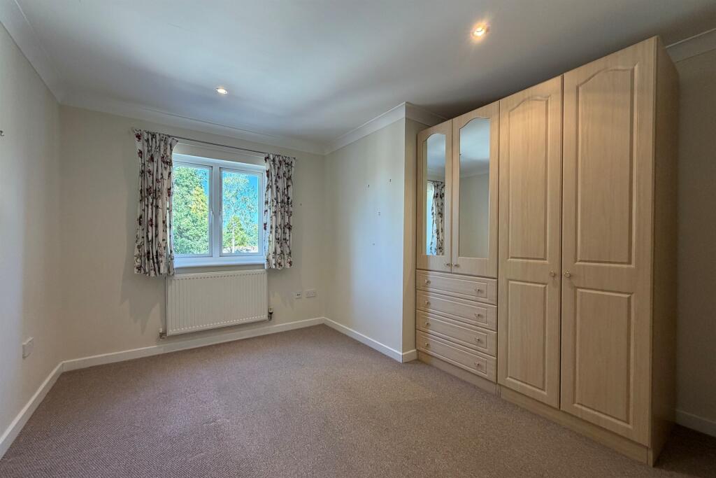 Apartment in Southampton - View 4