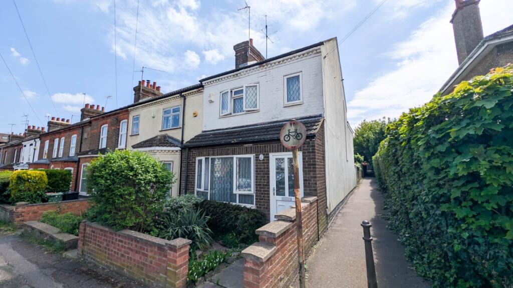 Main image of property: Garden Road, Dunstable, Bedfordshire, LU6