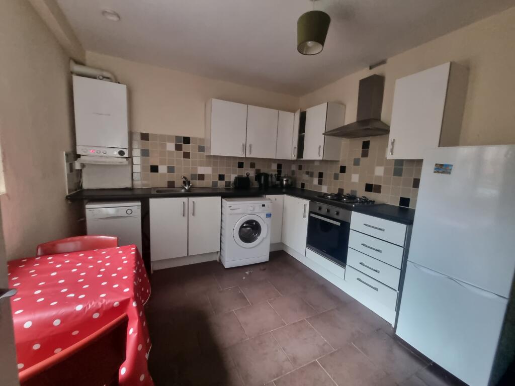 Aigburth Road, Liverpool, Merseyside photo 5