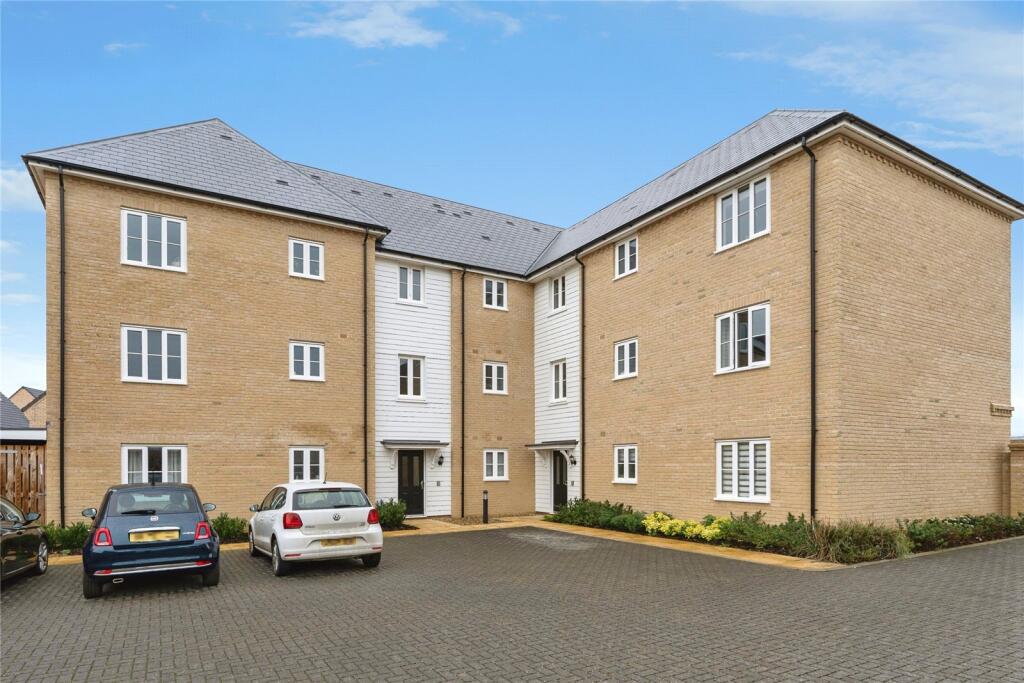 2-bed flat on Rosehip Chase, ELY, Cambridgeshire, CB6, £250,000
