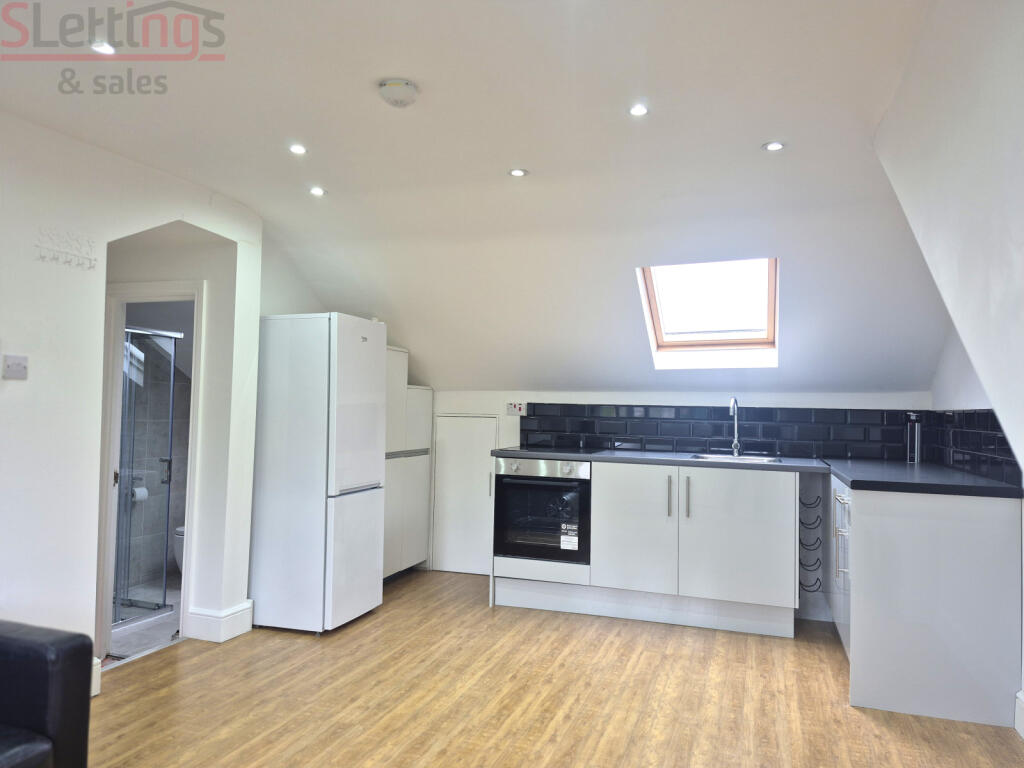 Main image of property: Hendon, NW4