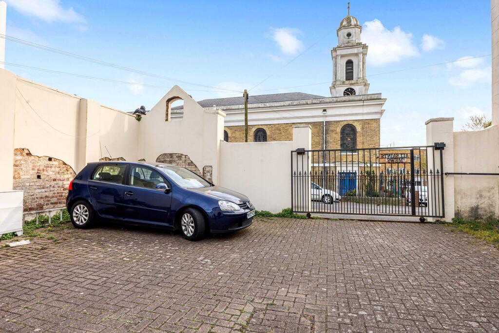 Studio parking on All Saints Mews, Brighton, BN2, £59,000