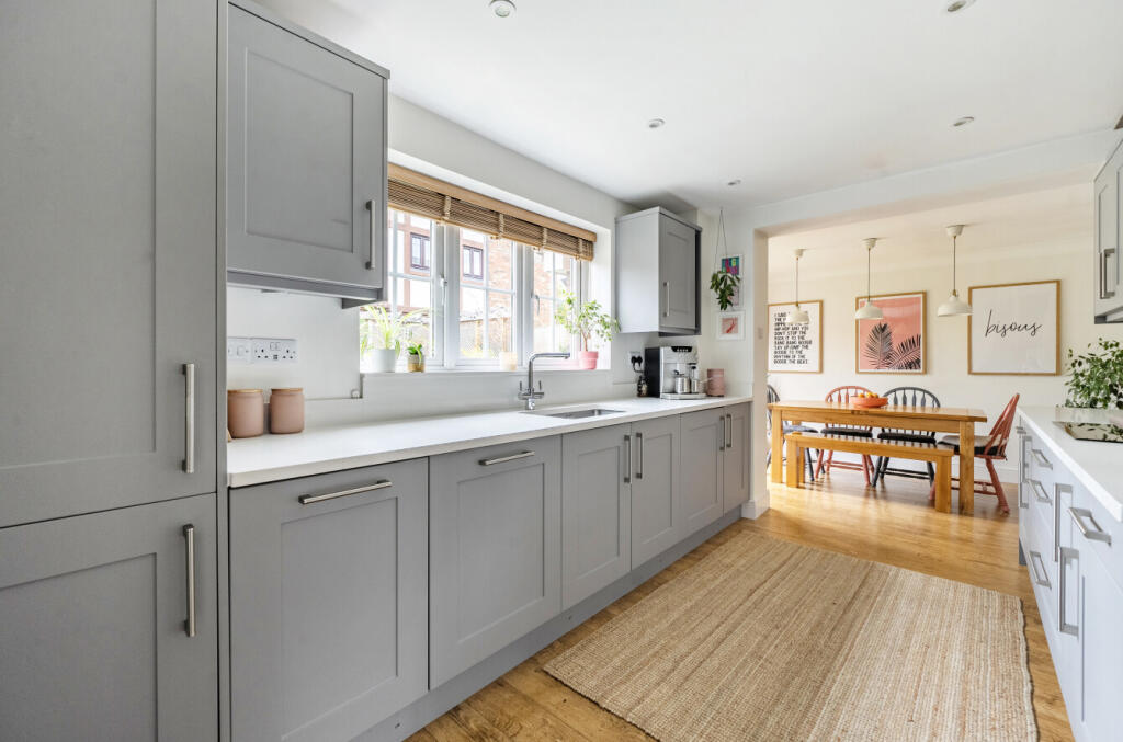 House in Newell Green, Warfield - View 3