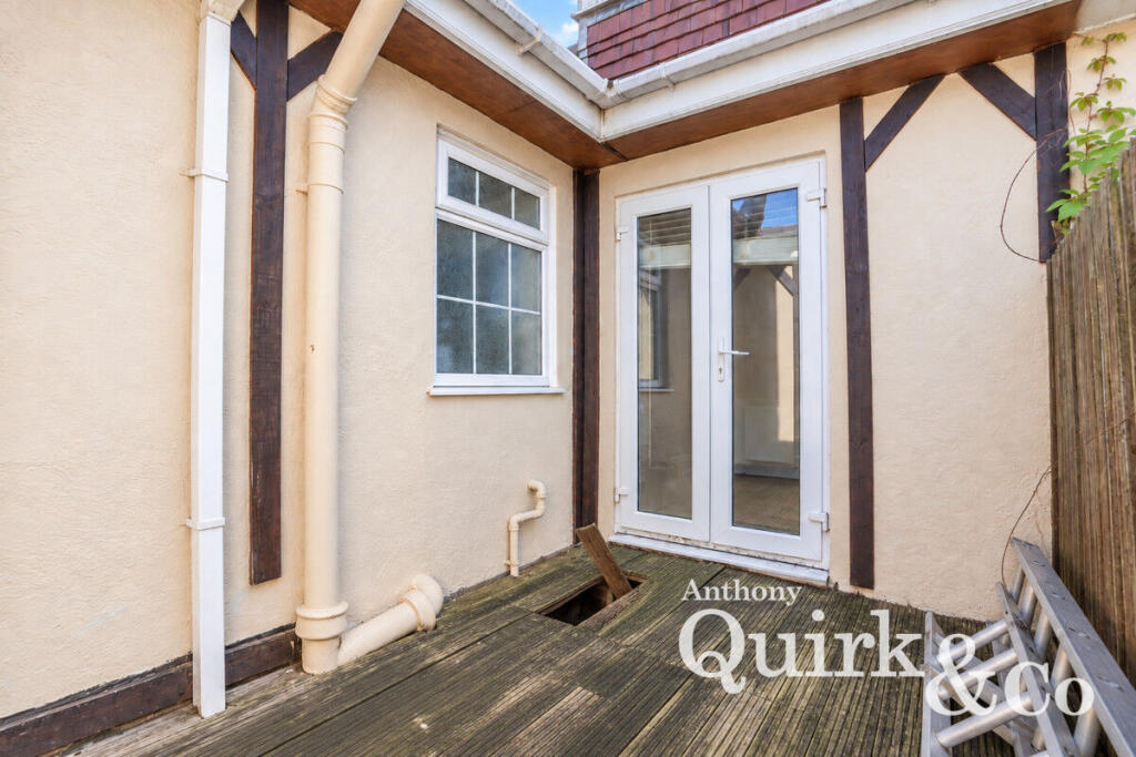 House in Southend-on-Sea - More