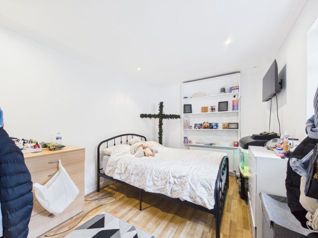 Apartment in London - View 5