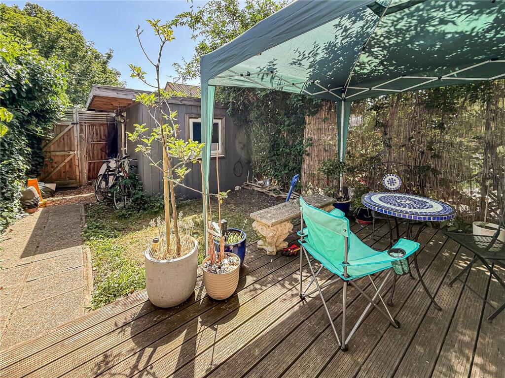 House in Sunbury-on-Thames, Kempton Park - View 5