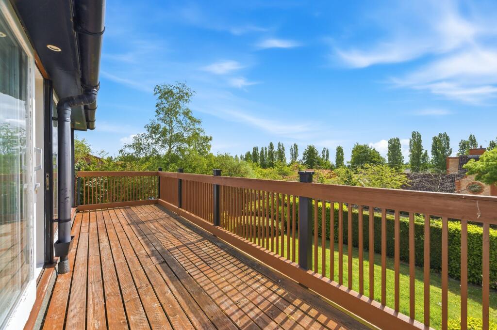 House in Milton Keynes, Great Linford - View 5