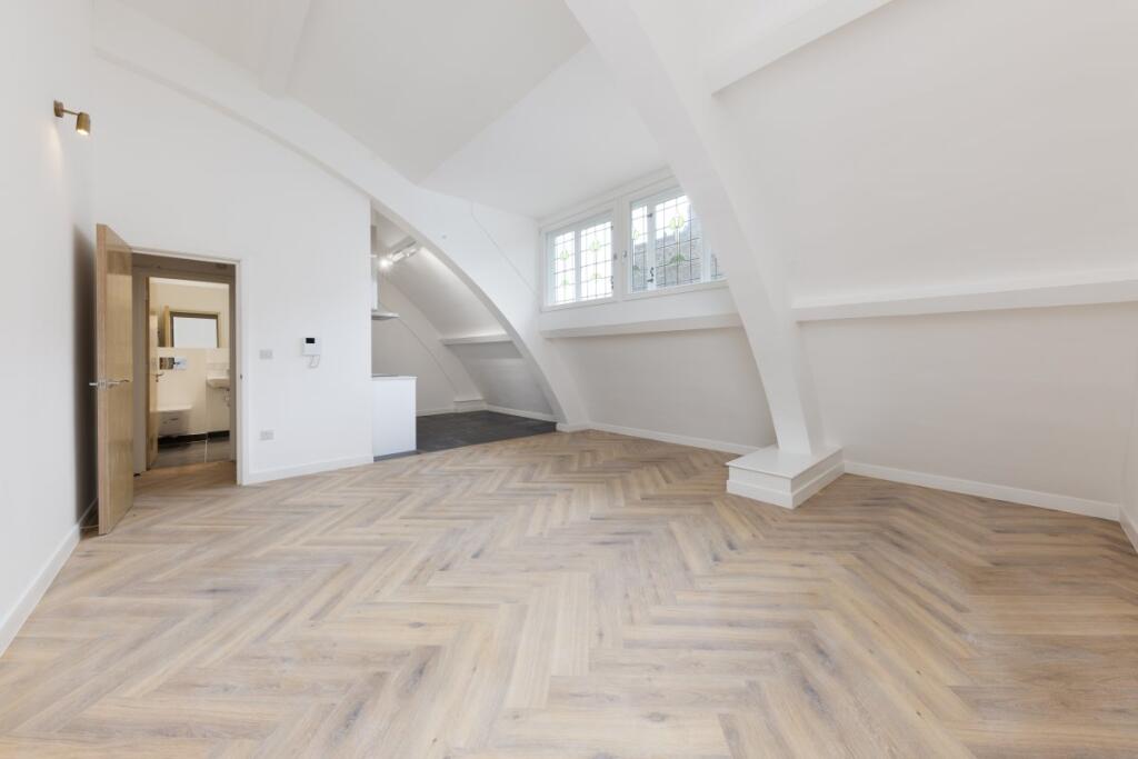 Main image of property: 47 Clapham High Street, Sw4