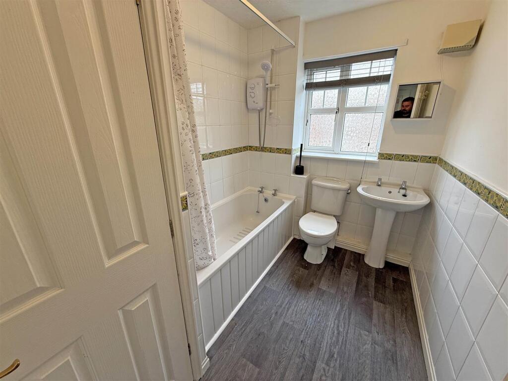 Apartment in Newcastle upon Tyne - View 4