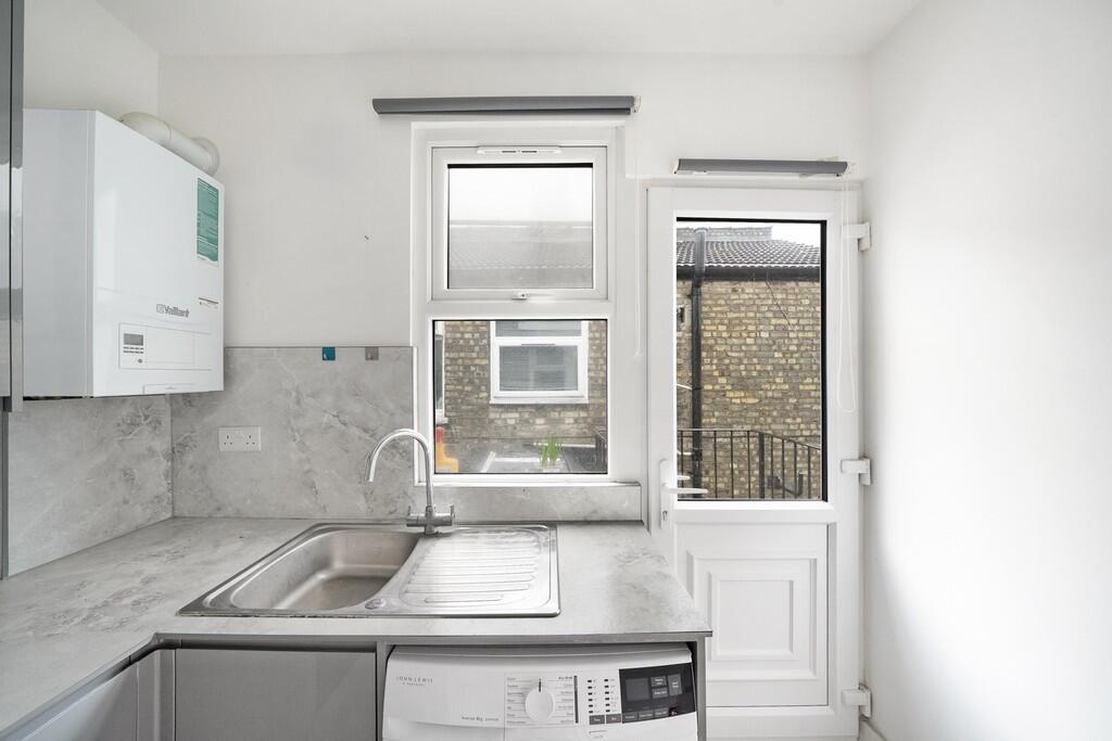 Frome Road, Wood Green  photo 4