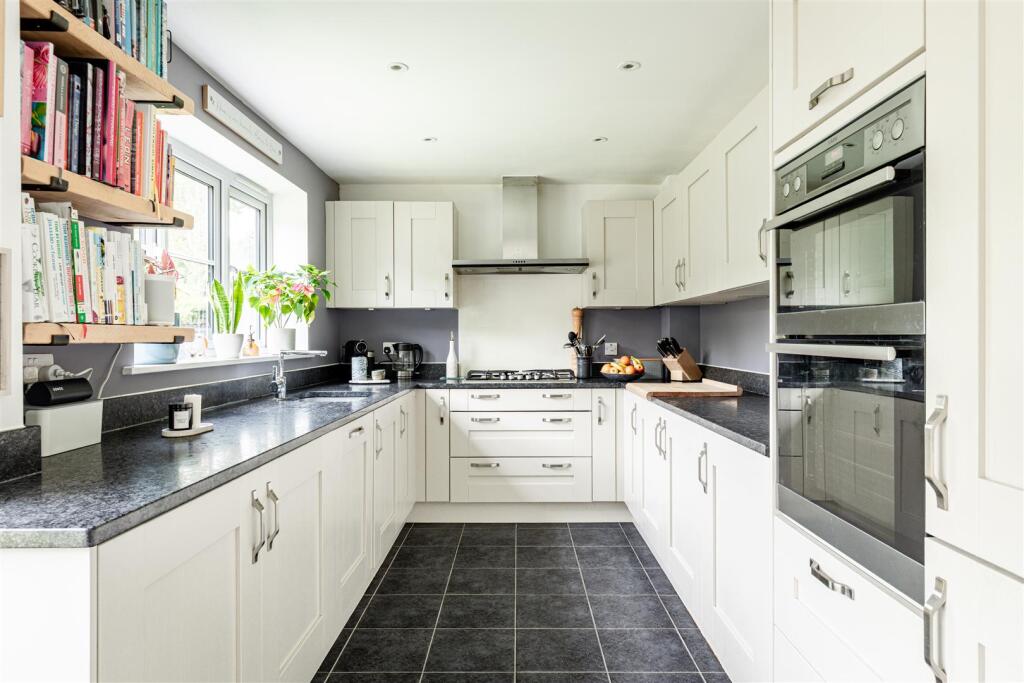 Hurstbeech Close, Hurstpierpoint photo 4