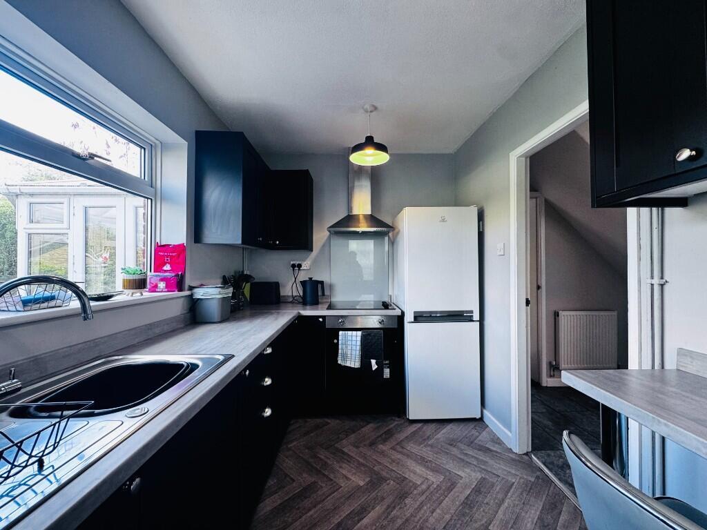 Bolton Crescent, Basingstoke, Hampshire, RG22 photo 2